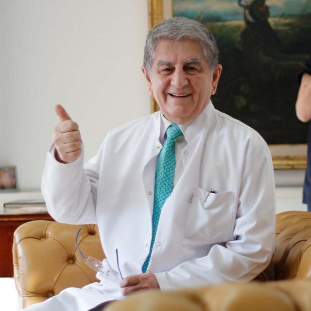 Gefur ráðgjöf - Veli hárígræðsluæknir